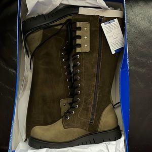 BNIB Bos. & Co. Tall Boots with Laces